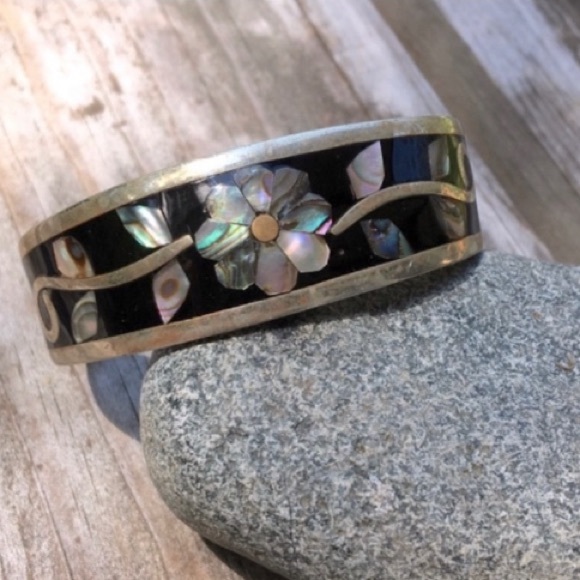 Vintage Jewelry - BRACELET Silver Abalone Shell Cuff Floral Purple Black Enamel Alpaca Mexico